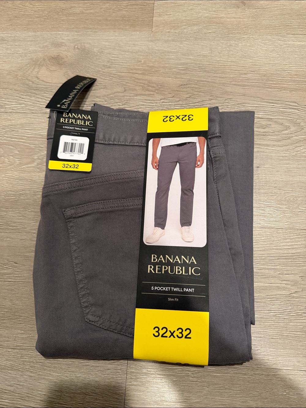 Banana Republic men’s size waist 32 and length 32 Straight Leg Jeans in Gray